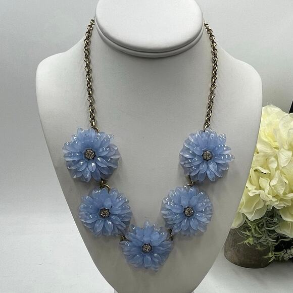J. Crew Periwinkle Blue Acrylic Floral  Dahlia Statement Necklace & Earring Set - Picture 12 of 13